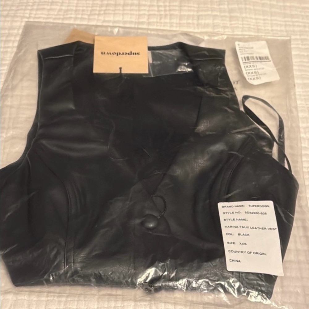Superdown Karina Faux Leather Vest and Melania micro short - Picture 8 of 13
